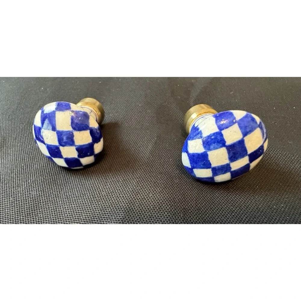 Mixed Lot Of 6 Drawer Pulls Pier 1 Tea Pot & Cups Clock Blue Checkered Pattern